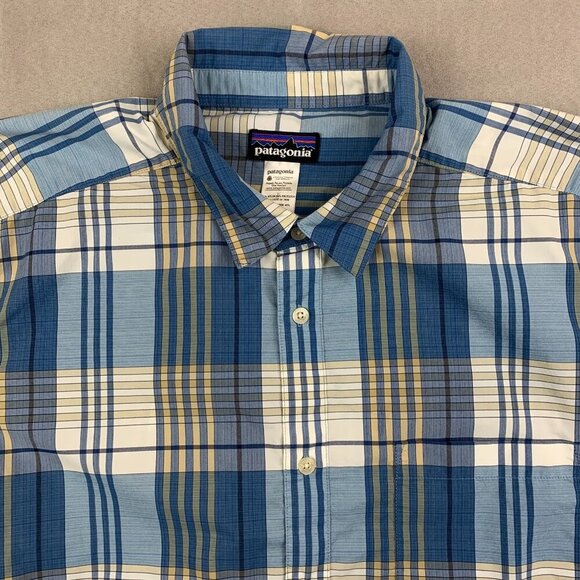 Patagonia Mens Shirt XL Blue Plaid Button Up Short Sleeve Nylon Blend Outdoor - Picture 2 of 7